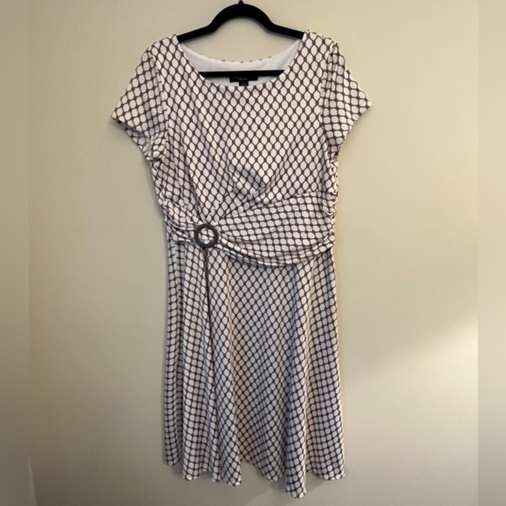 Reflections White and Tan print Women's Dress Size Large
